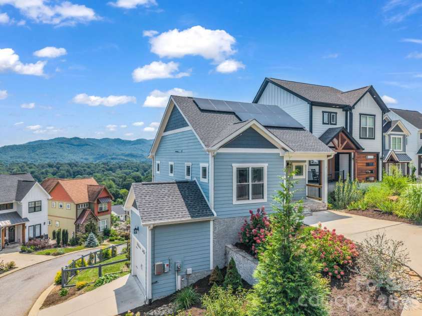 285 Mount Allen Heights, Black Mountain, NC 28711.  MLS# CAR4411652, YatesRealty ID 44497. 