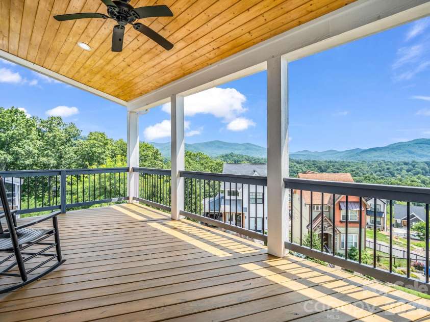 285 Mount Allen Heights, Black Mountain, NC 28711.  MLS# CAR4411652, YatesRealty ID 44497. 