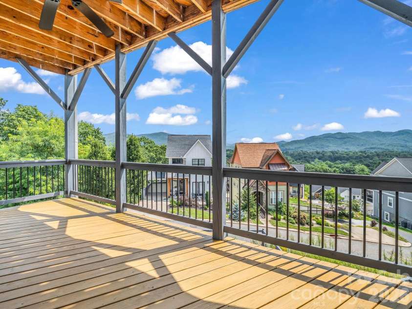285 Mount Allen Heights, Black Mountain, NC 28711.  MLS# CAR4411652, YatesRealty ID 44497. 
