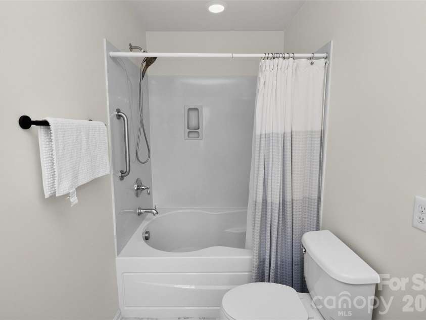1060 Drayton Court, Fort Mill, SC 29708.  MLS# CAR4414925, YatesRealty ID 44498. 