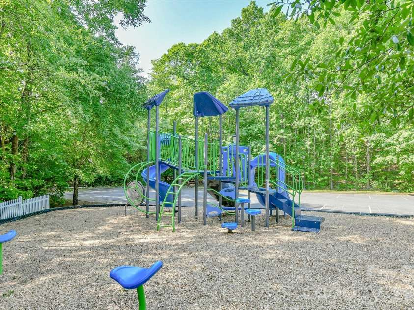 1060 Drayton Court, Fort Mill, SC 29708.  MLS# CAR4414925, YatesRealty ID 44498. 