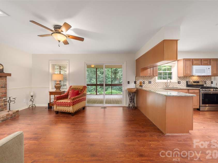 4 Hunters Lane, Hendersonville, NC 28791.  MLS# CAR4413010, YatesRealty ID 44499. 