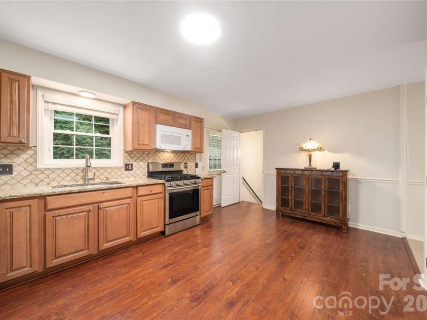 4 Hunters Lane, Hendersonville, NC 28791.  MLS# CAR4413010, YatesRealty ID 44499. 
