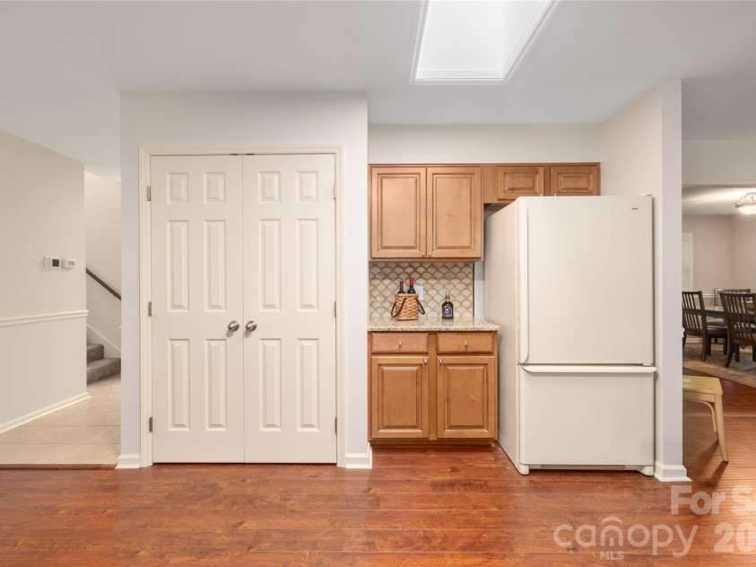4 Hunters Lane, Hendersonville, NC 28791.  MLS# CAR4413010, YatesRealty ID 44499. 