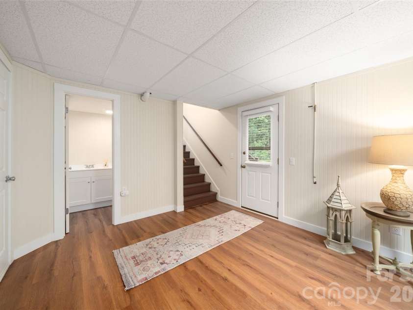 4 Hunters Lane, Hendersonville, NC 28791.  MLS# CAR4413010, YatesRealty ID 44499. 