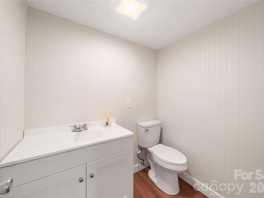 4 Hunters Lane, Hendersonville, NC 28791.  MLS# CAR4413010, YatesRealty ID 44499. 