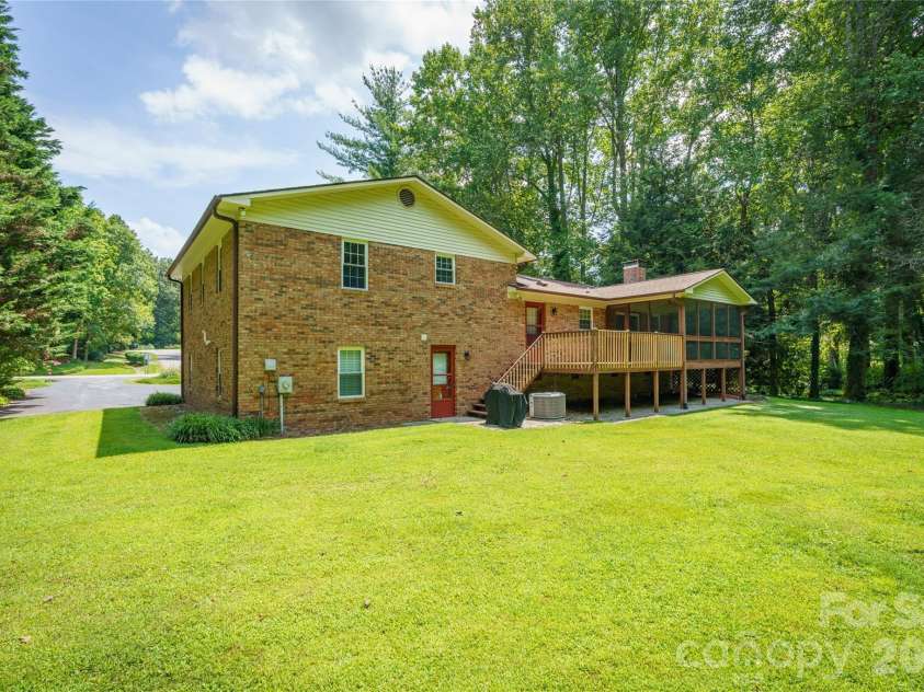 4 Hunters Lane, Hendersonville, NC 28791.  MLS# CAR4413010, YatesRealty ID 44499. 