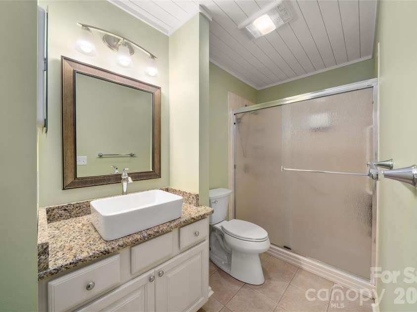 4 Hunters Lane, Hendersonville, NC 28791.  MLS# CAR4413010, YatesRealty ID 44499. Hall Bathroom