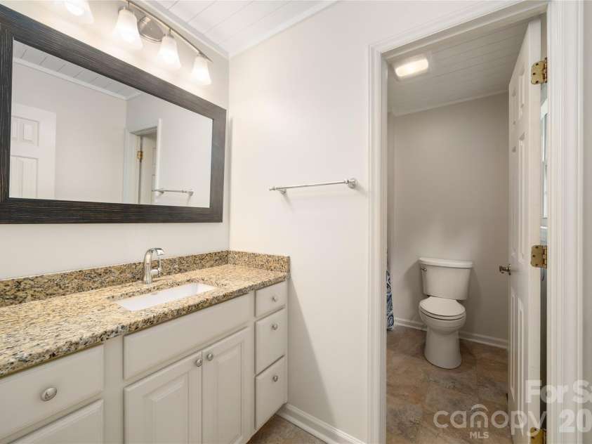 4 Hunters Lane, Hendersonville, NC 28791.  MLS# CAR4413010, YatesRealty ID 44499. Primary Bathroom