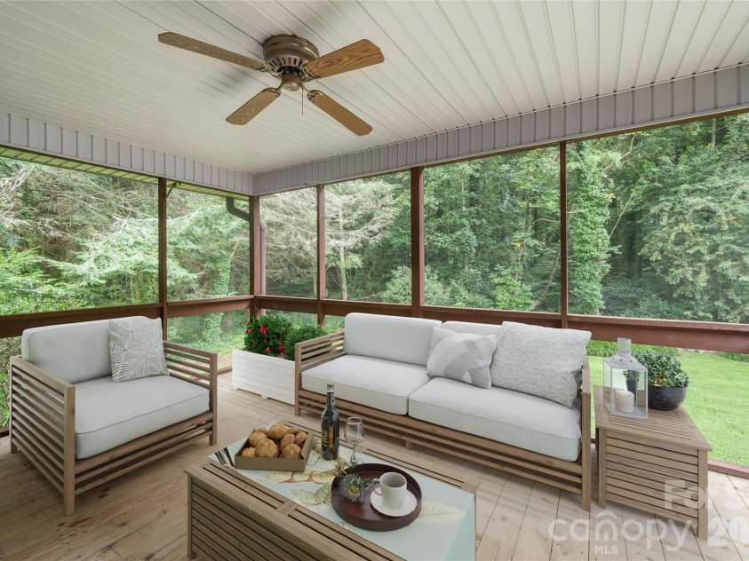 4 Hunters Lane, Hendersonville, NC 28791.  MLS# CAR4413010, YatesRealty ID 44499. Virtually Stagged