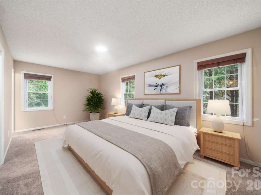 4 Hunters Lane, Hendersonville, NC 28791.  MLS# CAR4413010, YatesRealty ID 44499. Virtually Stagged
