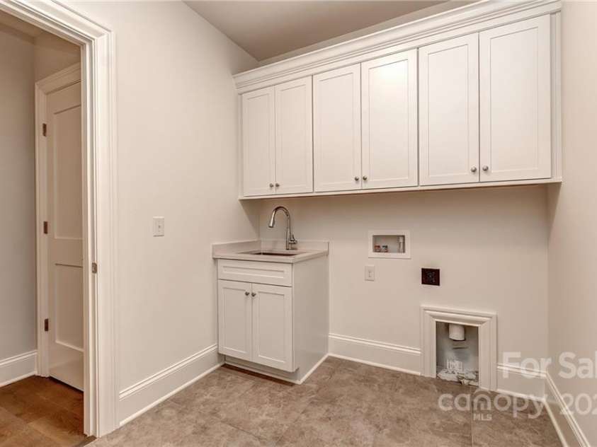 313 Audrey Place, Charlotte, NC 28226.  MLS# CAR3694429, YatesRealty ID 445. 