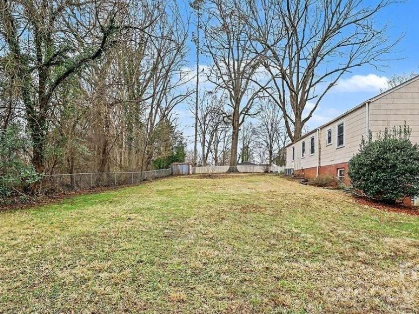 225 Valley View Place, Salisbury, NC 28144.  MLS# CAR4414931, YatesRealty ID 44500. Back yard