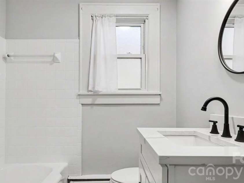 225 Valley View Place, Salisbury, NC 28144.  MLS# CAR4414931, YatesRealty ID 44500. Bathrm 1