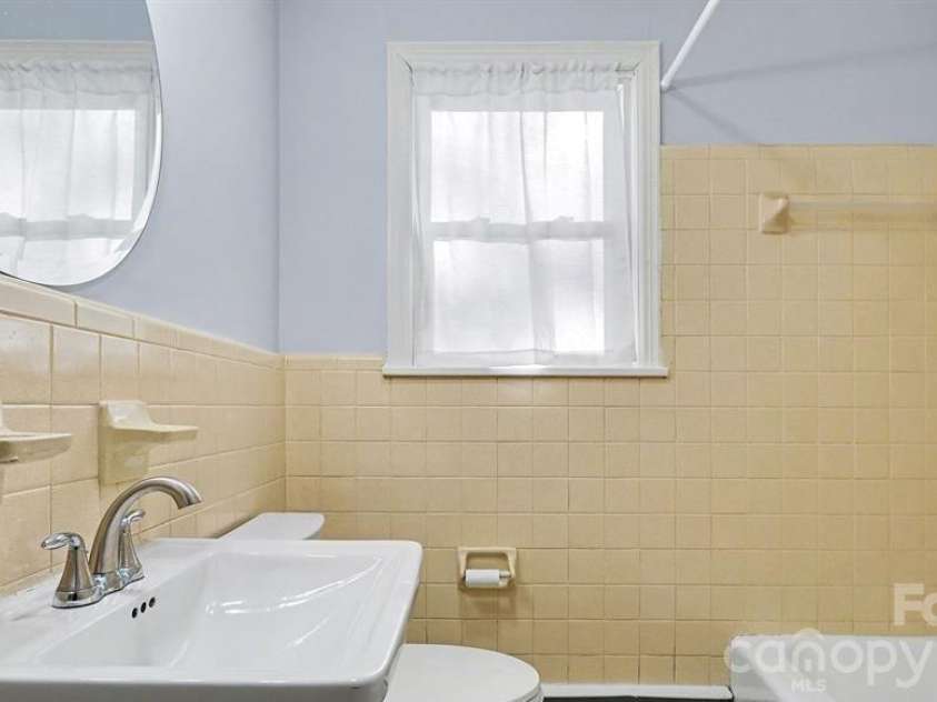 225 Valley View Place, Salisbury, NC 28144.  MLS# CAR4414931, YatesRealty ID 44500. Bathrm 2