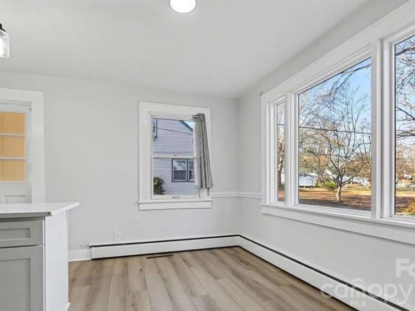 225 Valley View Place, Salisbury, NC 28144.  MLS# CAR4414931, YatesRealty ID 44500. Eat in kitchen