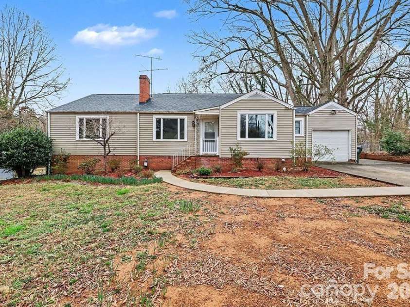 225 Valley View Place, Salisbury, NC 28144.  MLS# CAR4414931, YatesRealty ID 44500. Front