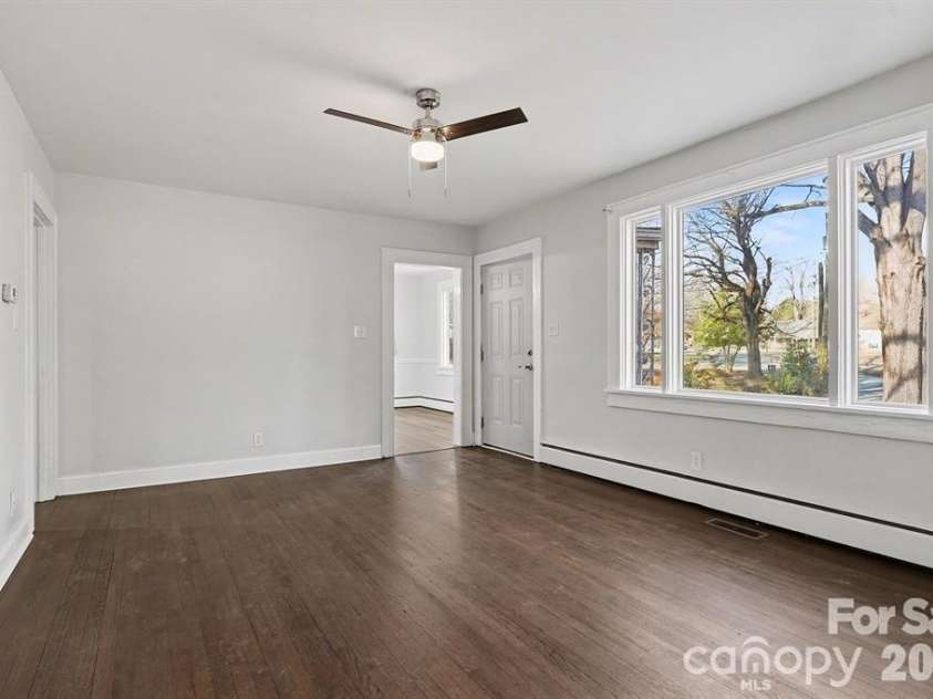 225 Valley View Place, Salisbury, NC 28144.  MLS# CAR4414931, YatesRealty ID 44500. Lvg rm