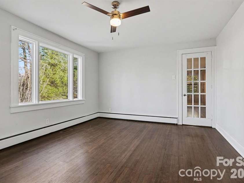 225 Valley View Place, Salisbury, NC 28144.  MLS# CAR4414931, YatesRealty ID 44500. Lvg rm
