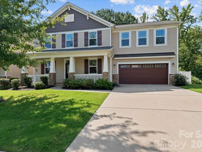 7513 Meridale Forest Drive, Charlotte, NC 28269.  MLS# CAR4414384, YatesRealty ID 44504. 7513 Meridale Forest Dr