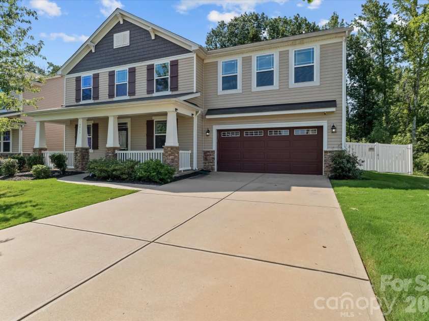7513 Meridale Forest Drive, Charlotte, NC 28269.  MLS# CAR4414384, YatesRealty ID 44504. 7513 Meridale Forest Dr