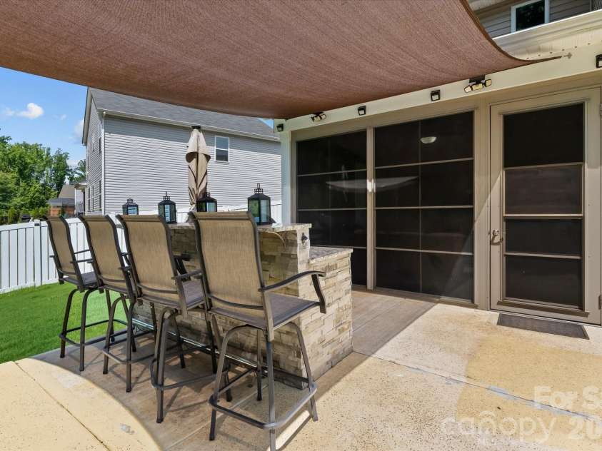 7513 Meridale Forest Drive, Charlotte, NC 28269.  MLS# CAR4414384, YatesRealty ID 44504. Custom Outdoor Kitchen perfect for entertaining!