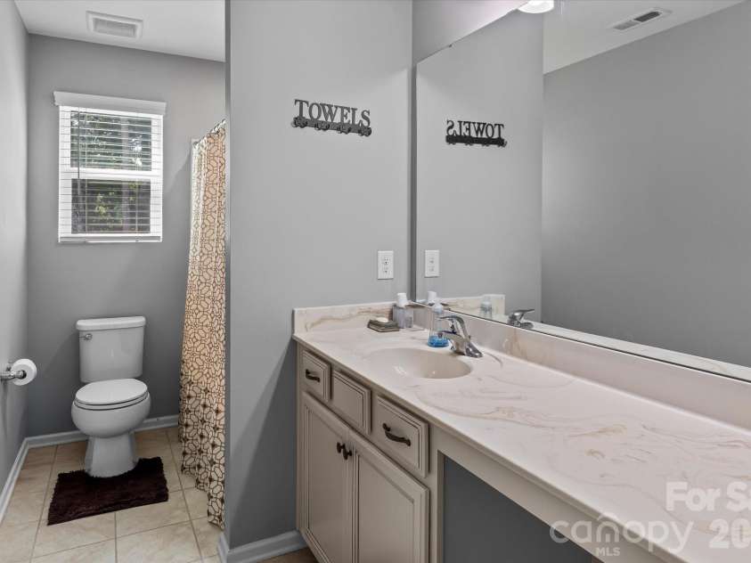 7513 Meridale Forest Drive, Charlotte, NC 28269.  MLS# CAR4414384, YatesRealty ID 44504. Full Bathroom 2