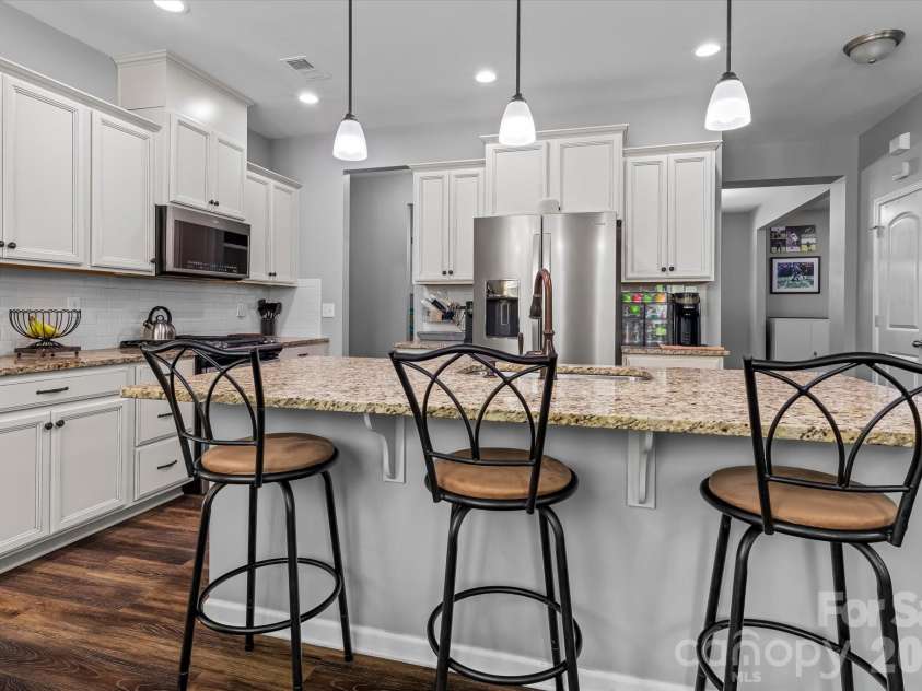 7513 Meridale Forest Drive, Charlotte, NC 28269.  MLS# CAR4414384, YatesRealty ID 44504. Kitchen