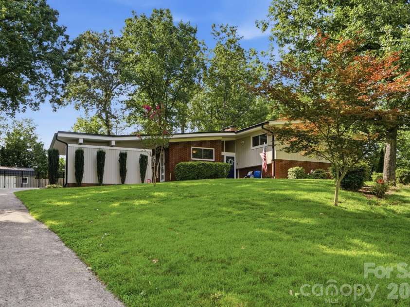 1656 Eastwood Drive, Kannapolis, NC 28083.  MLS# CAR4414753, YatesRealty ID 44507. 