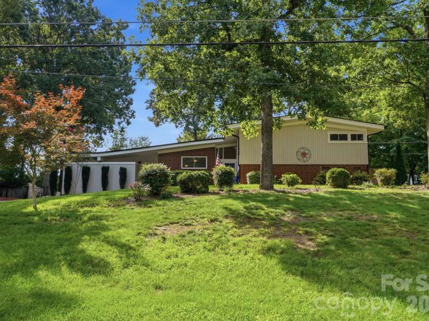 1656 Eastwood Drive, Kannapolis, NC 28083.  MLS# CAR4414753, YatesRealty ID 44507. 