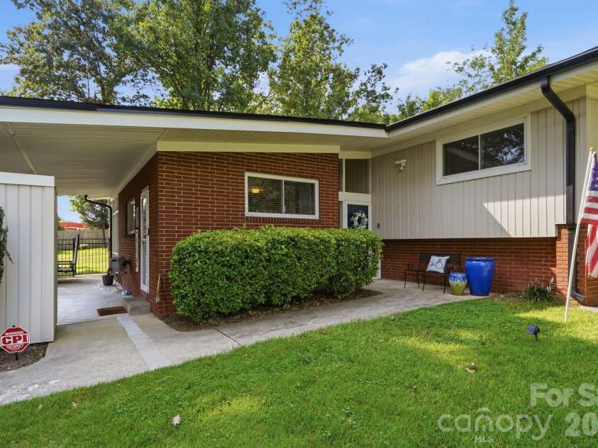 1656 Eastwood Drive, Kannapolis, NC 28083.  MLS# CAR4414753, YatesRealty ID 44507. 