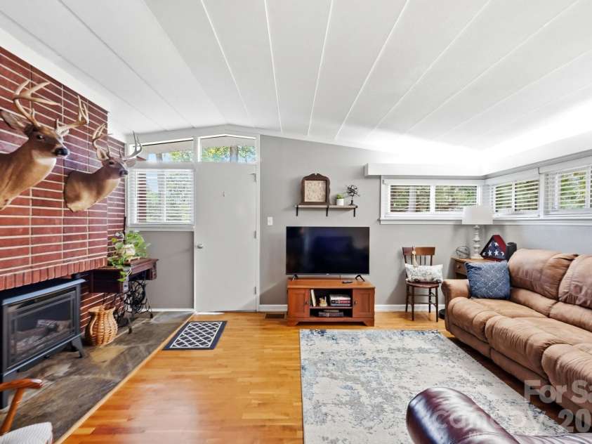 1656 Eastwood Drive, Kannapolis, NC 28083.  MLS# CAR4414753, YatesRealty ID 44507. 