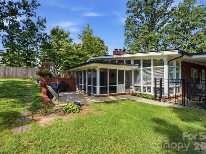 1656 Eastwood Drive, Kannapolis, NC 28083.  MLS# CAR4414753, YatesRealty ID 44507. 