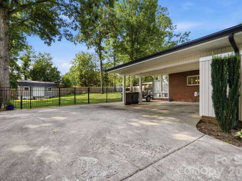 1656 Eastwood Drive, Kannapolis, NC 28083.  MLS# CAR4414753, YatesRealty ID 44507. 