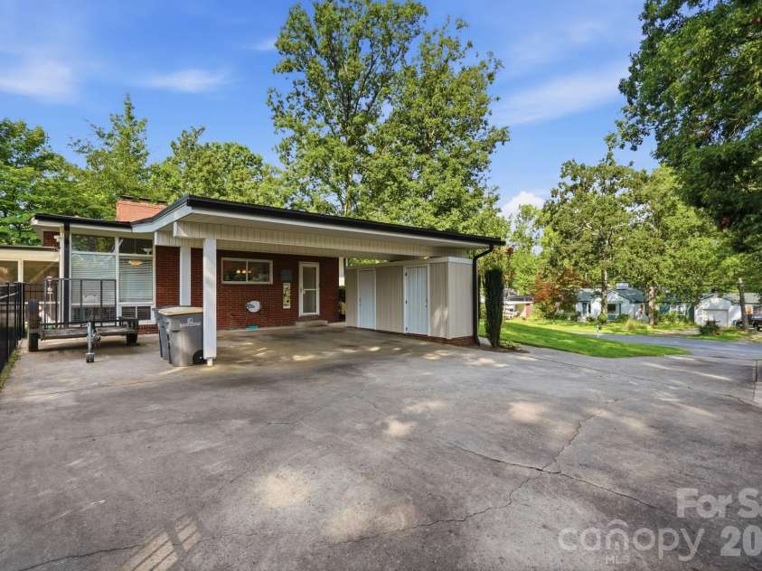 1656 Eastwood Drive, Kannapolis, NC 28083.  MLS# CAR4414753, YatesRealty ID 44507. 