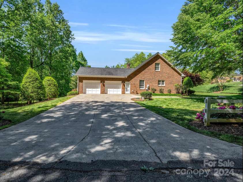 107 Fairforest Drive, Rutherfordton, NC 28139.  MLS# CAR4150872, YatesRealty ID 4451. 