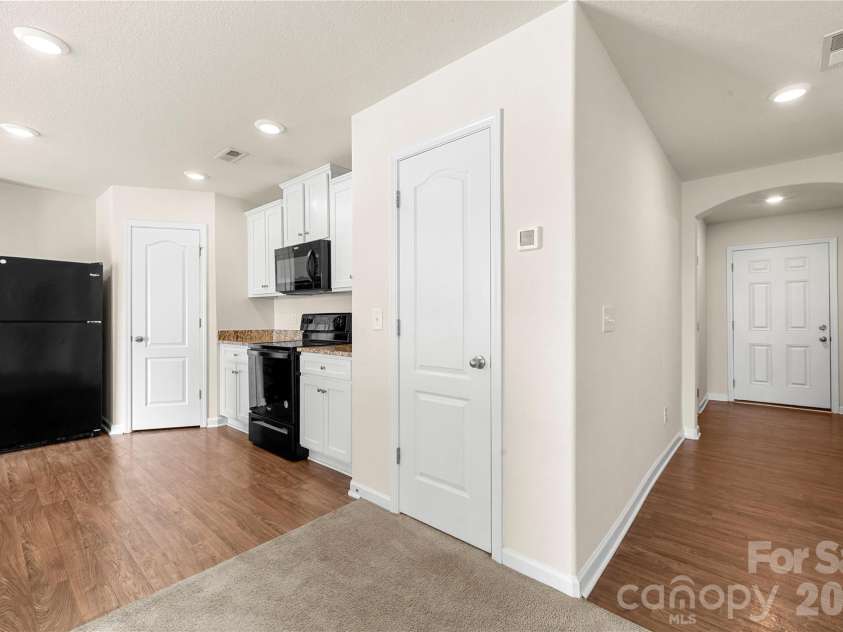 3214 Ellingford Road, Charlotte, NC 28214.  MLS# CAR4414889, YatesRealty ID 44510. 