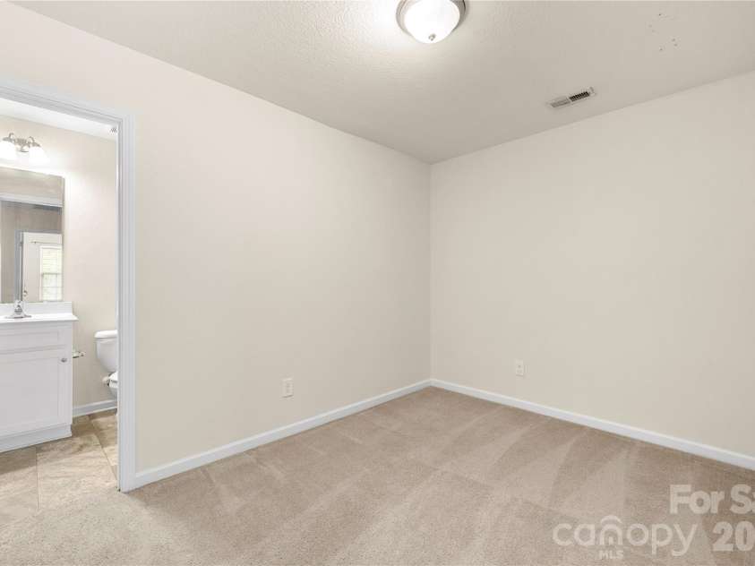 3214 Ellingford Road, Charlotte, NC 28214.  MLS# CAR4414889, YatesRealty ID 44510. 