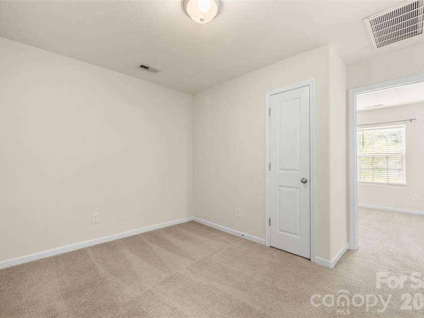 3214 Ellingford Road, Charlotte, NC 28214.  MLS# CAR4414889, YatesRealty ID 44510. 