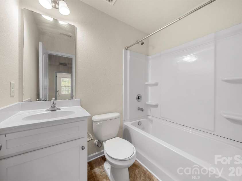 3214 Ellingford Road, Charlotte, NC 28214.  MLS# CAR4414889, YatesRealty ID 44510. 