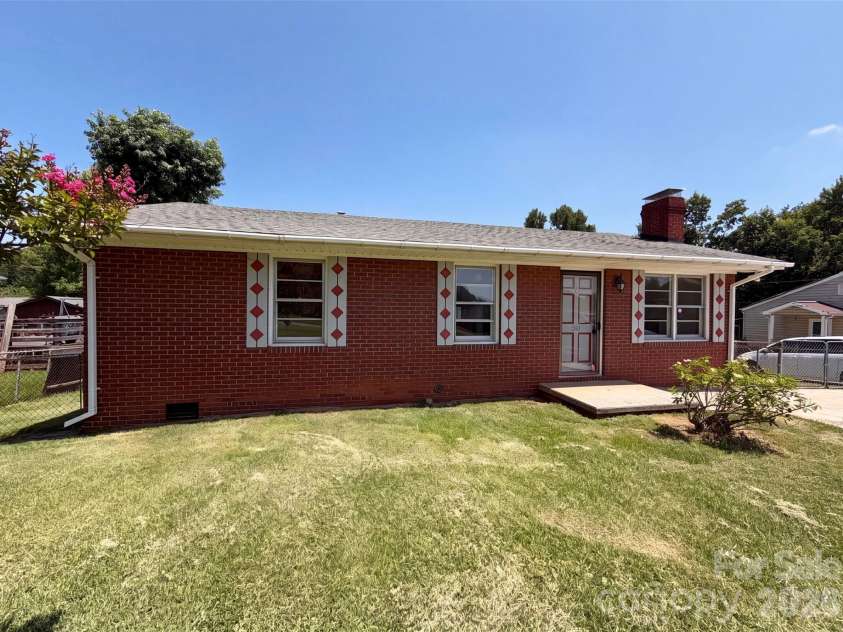 310 Indiana Avenue, Bessemer City, NC 28016.  MLS# CAR4414538, YatesRealty ID 44511. 