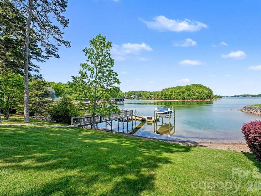 208 Stonemarker Road, Mooresville, NC 28117.  MLS# CAR4414939, YatesRealty ID 44512. 