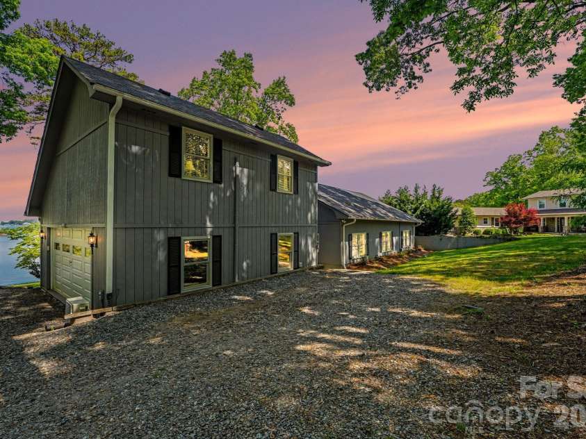 208 Stonemarker Road, Mooresville, NC 28117.  MLS# CAR4414939, YatesRealty ID 44512. 