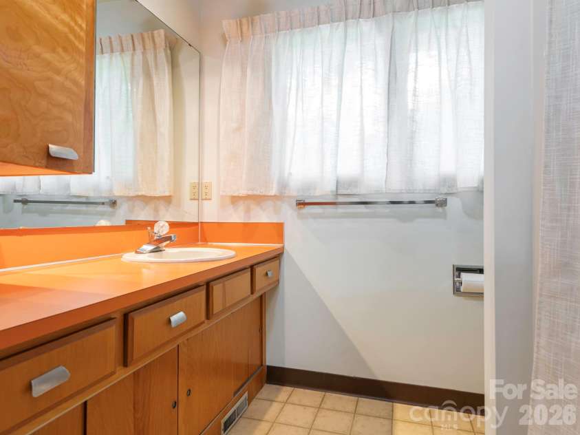 6211 Providence Court, Concord, NC 28027.  MLS# CAR4414034, YatesRealty ID 44513. Hall bath