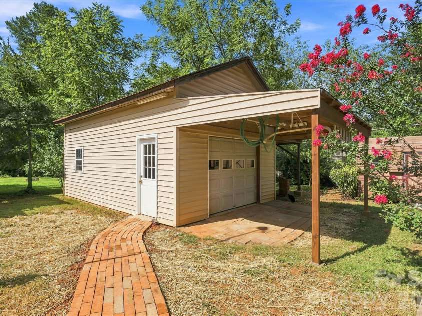 2038 Hempstead Road, Rock Hill, SC 29732.  MLS# CAR4413703, YatesRealty ID 44514. 
