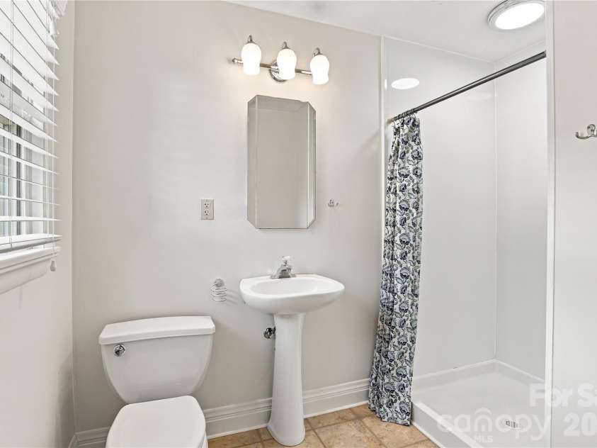 2038 Hempstead Road, Rock Hill, SC 29732.  MLS# CAR4413703, YatesRealty ID 44514. Primary Bath
