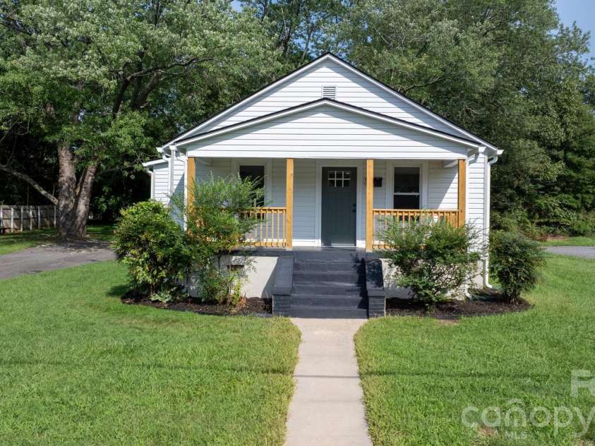 1320 14th Street Drive, Hickory, NC 28601.  MLS# CAR4414927, YatesRealty ID 44518. 