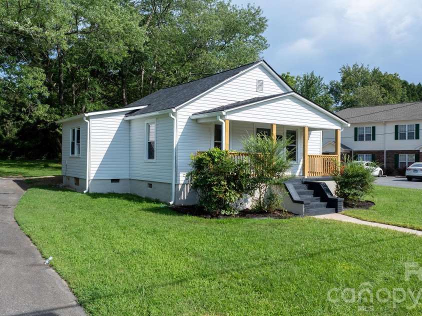 1320 14th Street Drive, Hickory, NC 28601.  MLS# CAR4414927, YatesRealty ID 44518. 