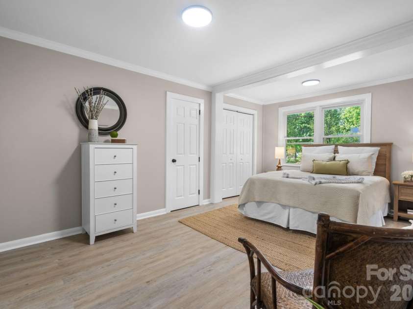 1320 14th Street Drive, Hickory, NC 28601.  MLS# CAR4414927, YatesRealty ID 44518. 