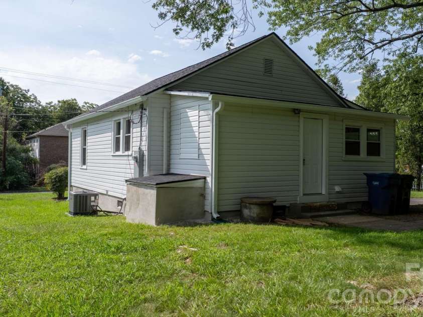 1320 14th Street Drive, Hickory, NC 28601.  MLS# CAR4414927, YatesRealty ID 44518. 